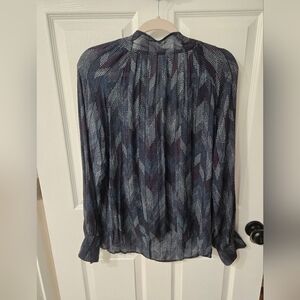 Cloth and stone lightweight blue top with tie neck size large